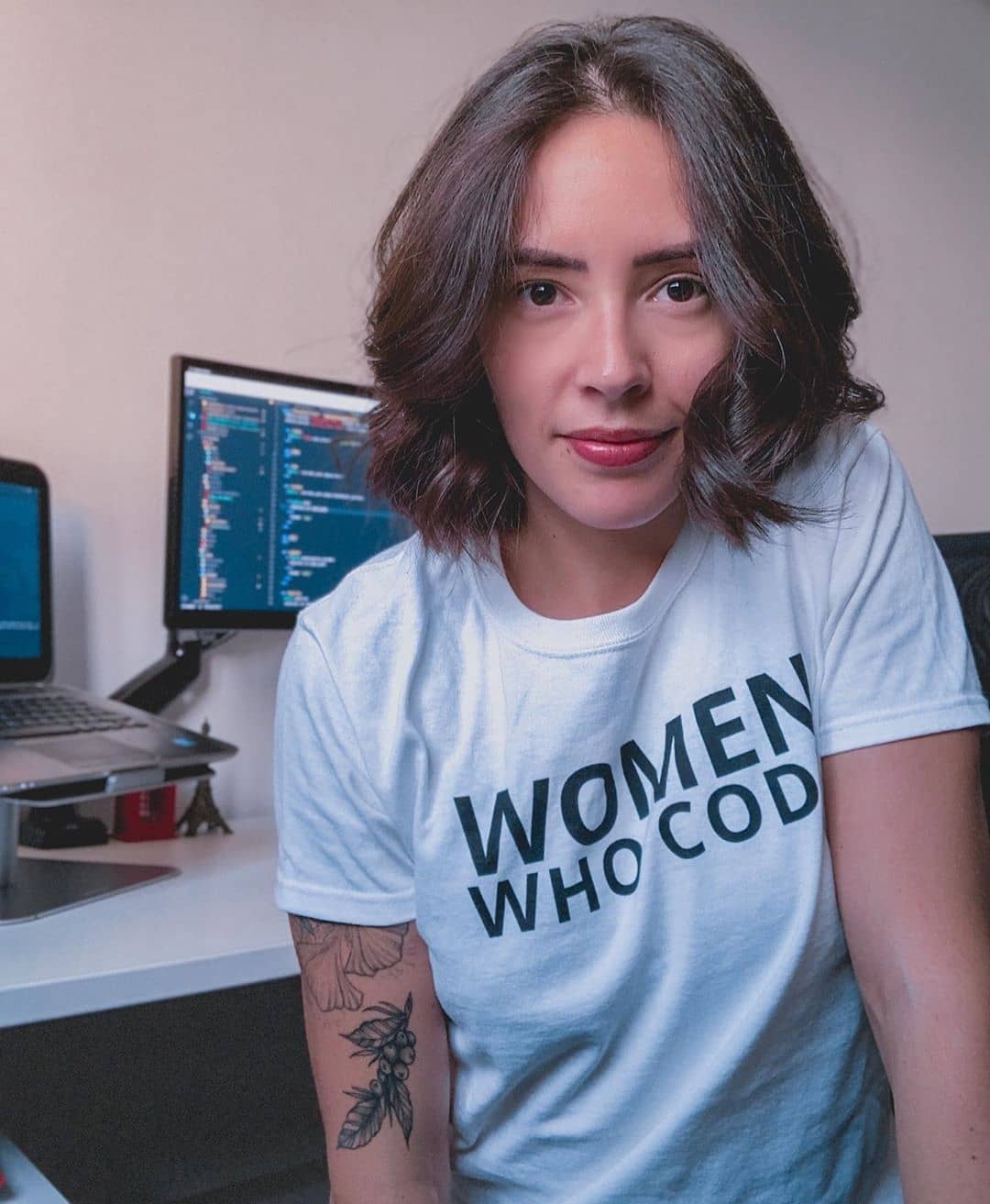 woman developer t shirt worn by @kellynvnd
